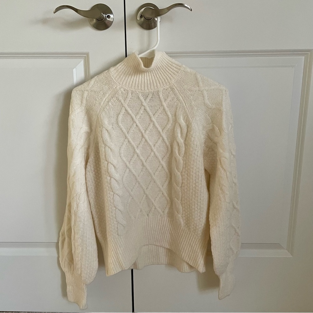 A&F Knit Turtle Neck Sweater Ivory XS
